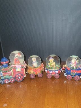 Holiday Train Snow Globe Set - Multicolor Kids Toy